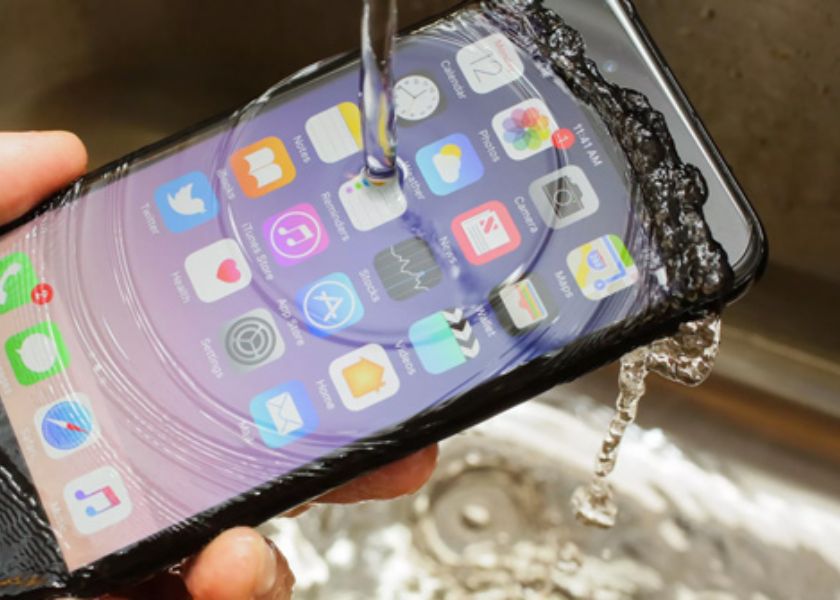 iphone bị ngấm nước gây lỗi màn
