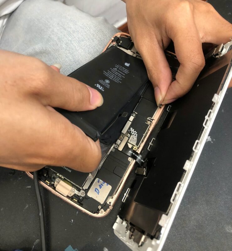 Thay Pin iPhone Chính Hãng Tại LaptopZ1